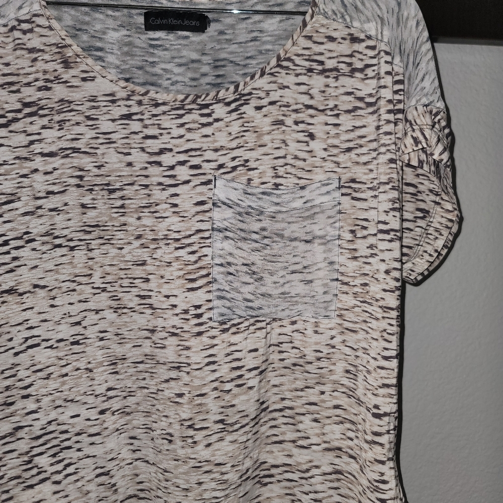 EUC Calvin Klein Women's Semi Sheer Black and Cream Short Sleeve Top - Picture 3 of 4